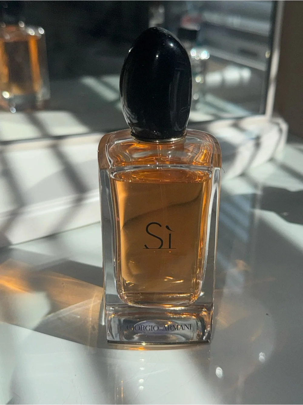 Giorgio Armani Sì Amber & Black Bottle